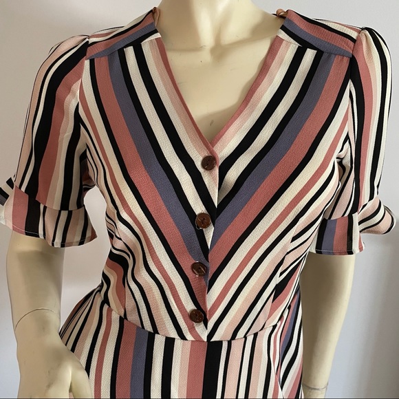 Short sleeved Striped v-neck peplum top with ruffle cuff - Picture 2 of 6